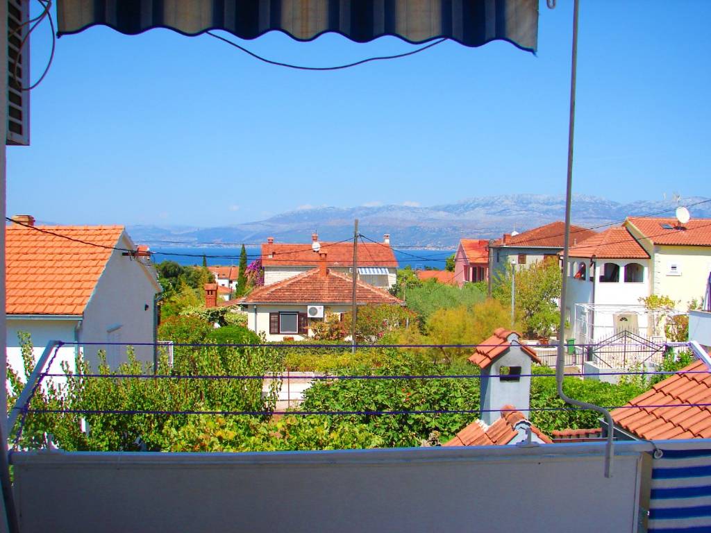 Apartmani Slavica - Apartment with large terrace:, Supetar - Otok Brač 