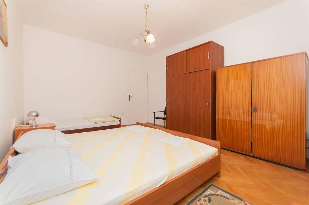 Rivijera Biograd  Biograd n/m - Apartmani Zri - low-cost and spacious:  - Appartement 1