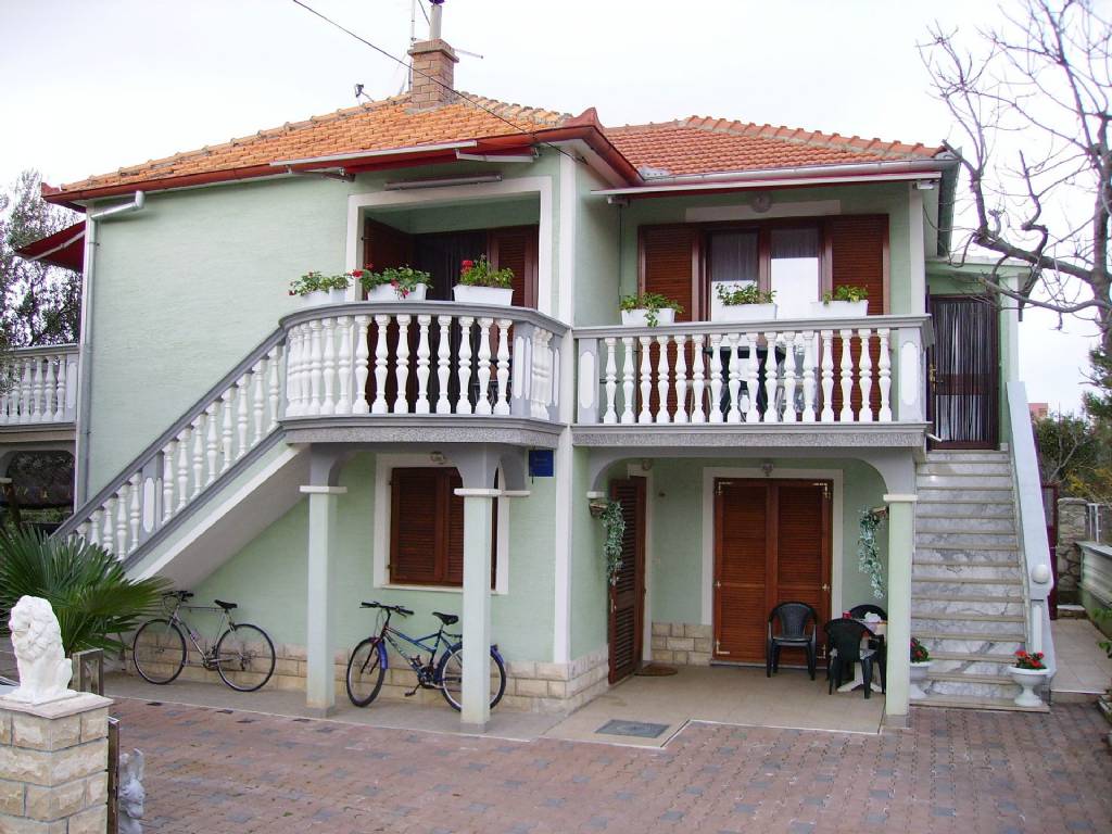 Apartmani Mare - with terrace: , Pakoštane - Rivijera Biograd 