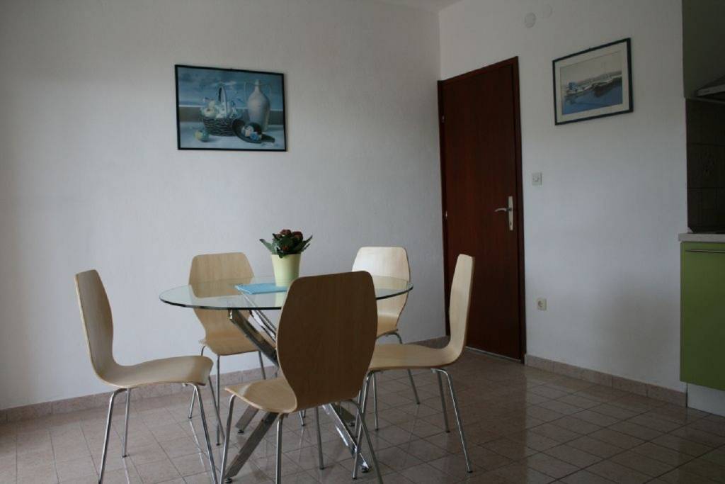 Rivijera Trogir  Vinišće - Apartmani Deni - 30 m from sea: - Appartement 1
