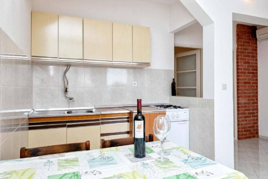 Otok Hvar  Zavala - Apartmani Barba - Apartments with Air Conditioning - Apartman 1
