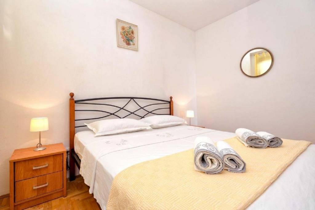 Otok Hvar  Zavala - Apartmani Barba - Apartments with Air Conditioning - Apartman 1