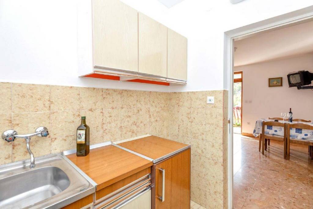 Otok Hvar  Zavala - Apartmani Barba - Apartments with Air Conditioning - Apartman 2