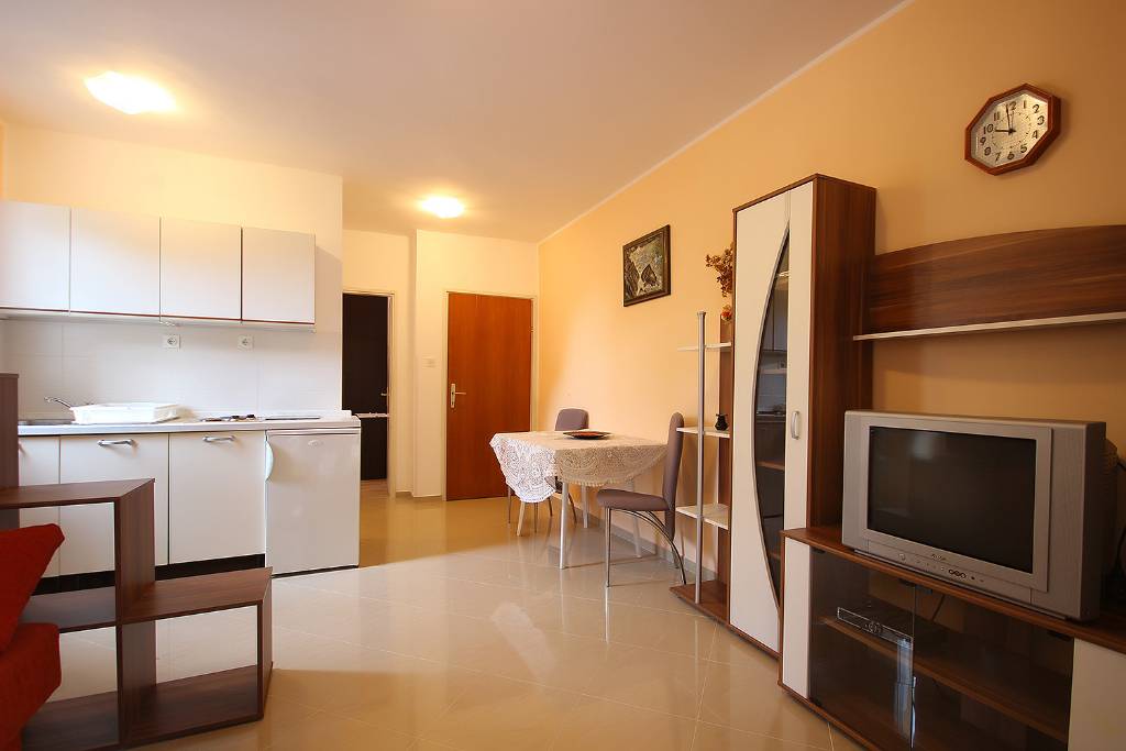 Otok Pag  Novalja - Apartmani Dino - apartments with hot tub: - Appartement 4