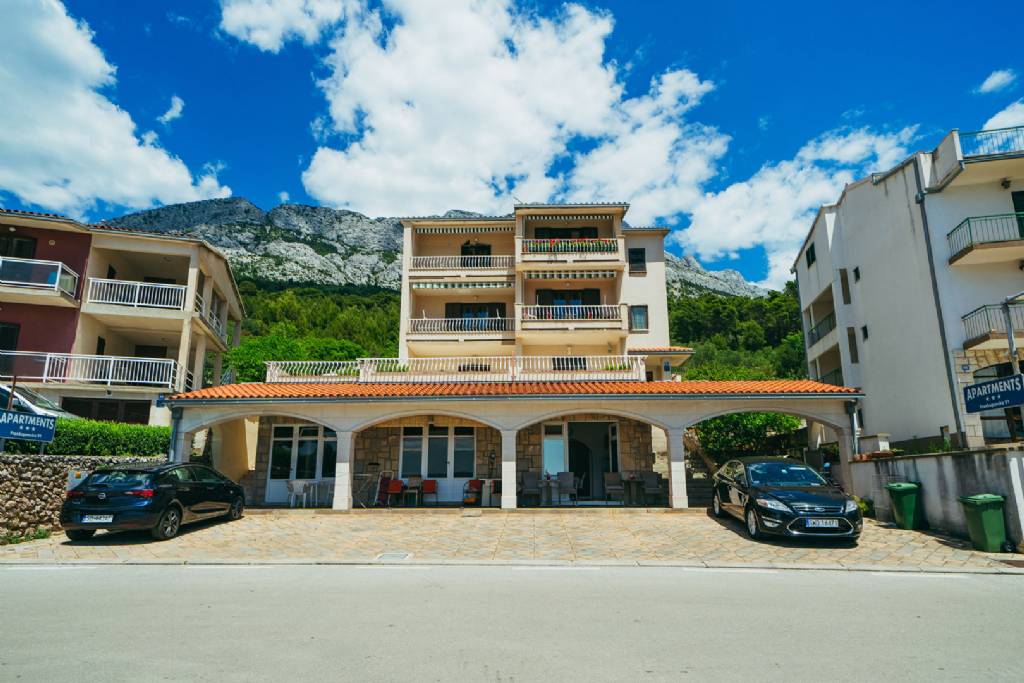 Apartmani Lovre - close to the sea :, Brela - Rivijera Makarska 