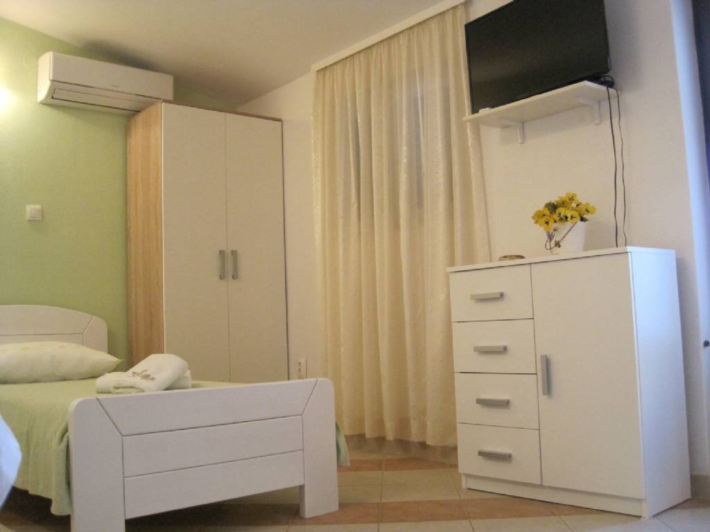 Otok Vis  Vis - Apartmani Pema - air conditioning: - Apartman Studio 1