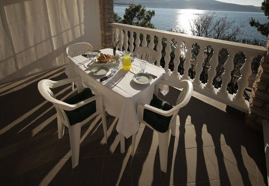 Rivijera Zadar  Seline - Apartmani Ivan Z - 10 m from sea: - Appartement 1
