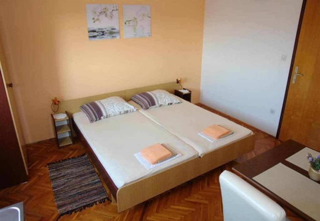 Otok Murter  Betina - Sobe Ognjen- family apartments with free parking - Apartman Studio 3