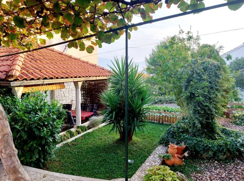Otok Brač  Postira - Apartmani Ita 1 - with nice garden: - Apartman 1