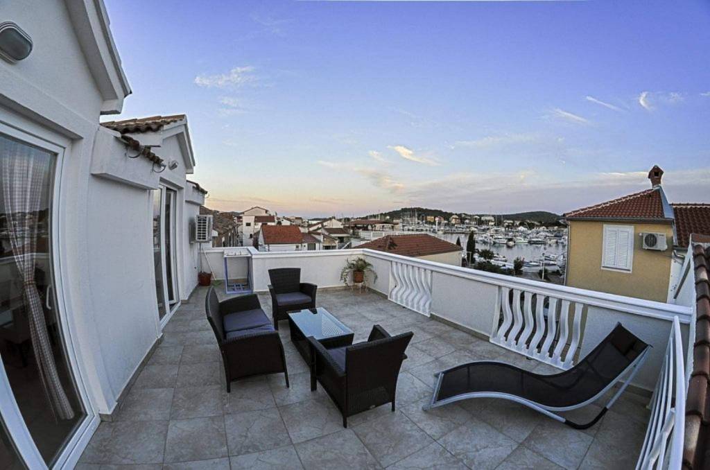 Otok Murter  Jezera - Apartmani Edita- terrace with sea view and sunchai - Appartamento 1