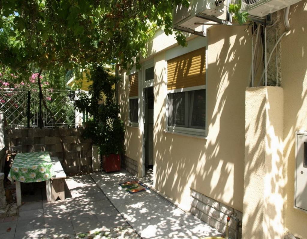 Rivijera Split  Split - Apartmani Edvard - garden terrace : - Apartman Studio 2