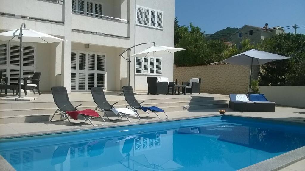 Otok Rab  Banjol - Apartmani Markle - swimming pool and sunbeds - Apartman 6