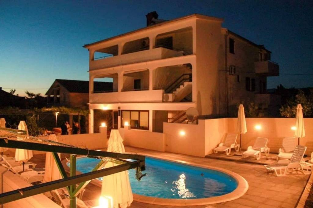 Apartmani Nenad - with pool;, Vrsi - Rivijera Zadar 