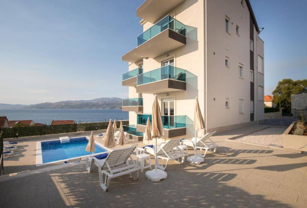 Apartmani Ivan - with heated pool and seaview:, Postira - Otok Brač 