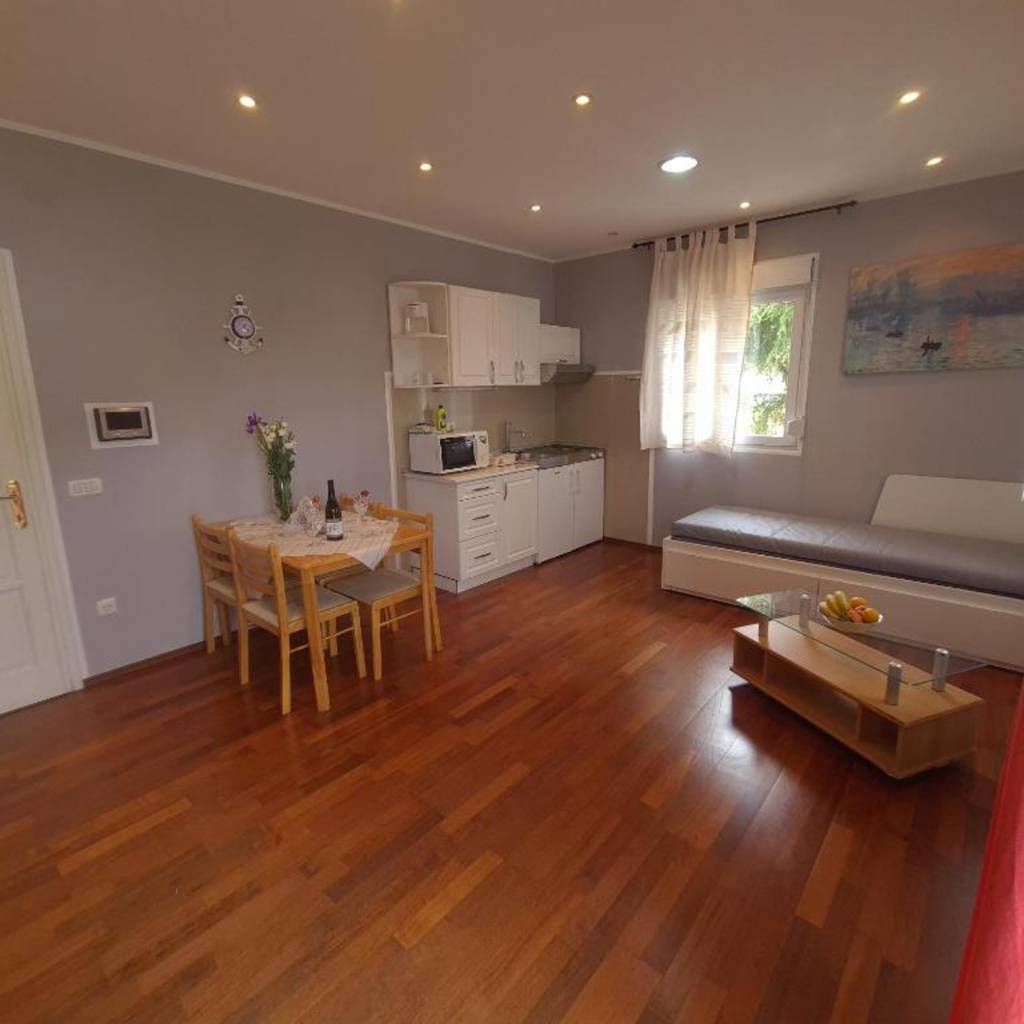 Istra  Rovinj - Apartmani Ena - with free private parking: - Appartement 1