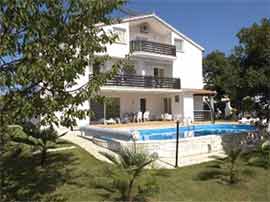  Pore� - Apartman Soba - Vila Marinela ..