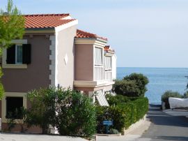 Vis Milna - Apartman Soba - Apartmani Utrobičić ..