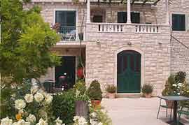 Brač-Bol - ApartmanSoba - Apartmani Oko: Detalji ... Brač-Bol - ApartmanSoba - Apartmani Oko: Detalji ...