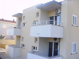 Karlobag Cesarica - Apartman Soba - Apartmani Golub ..