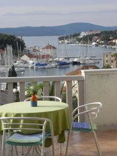 Brač-Milna - ApartmanSoba - Apartmani Kuk: Detalji ... Brač-Milna - ApartmanSoba - Apartmani Kuk: Detalji ...